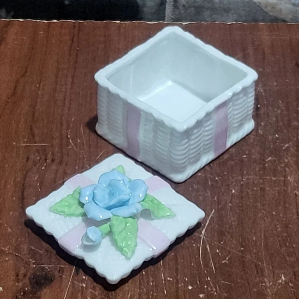 Vintage Mini Porcelain Trinket Box White Basket Weave Pattern Rose Lid